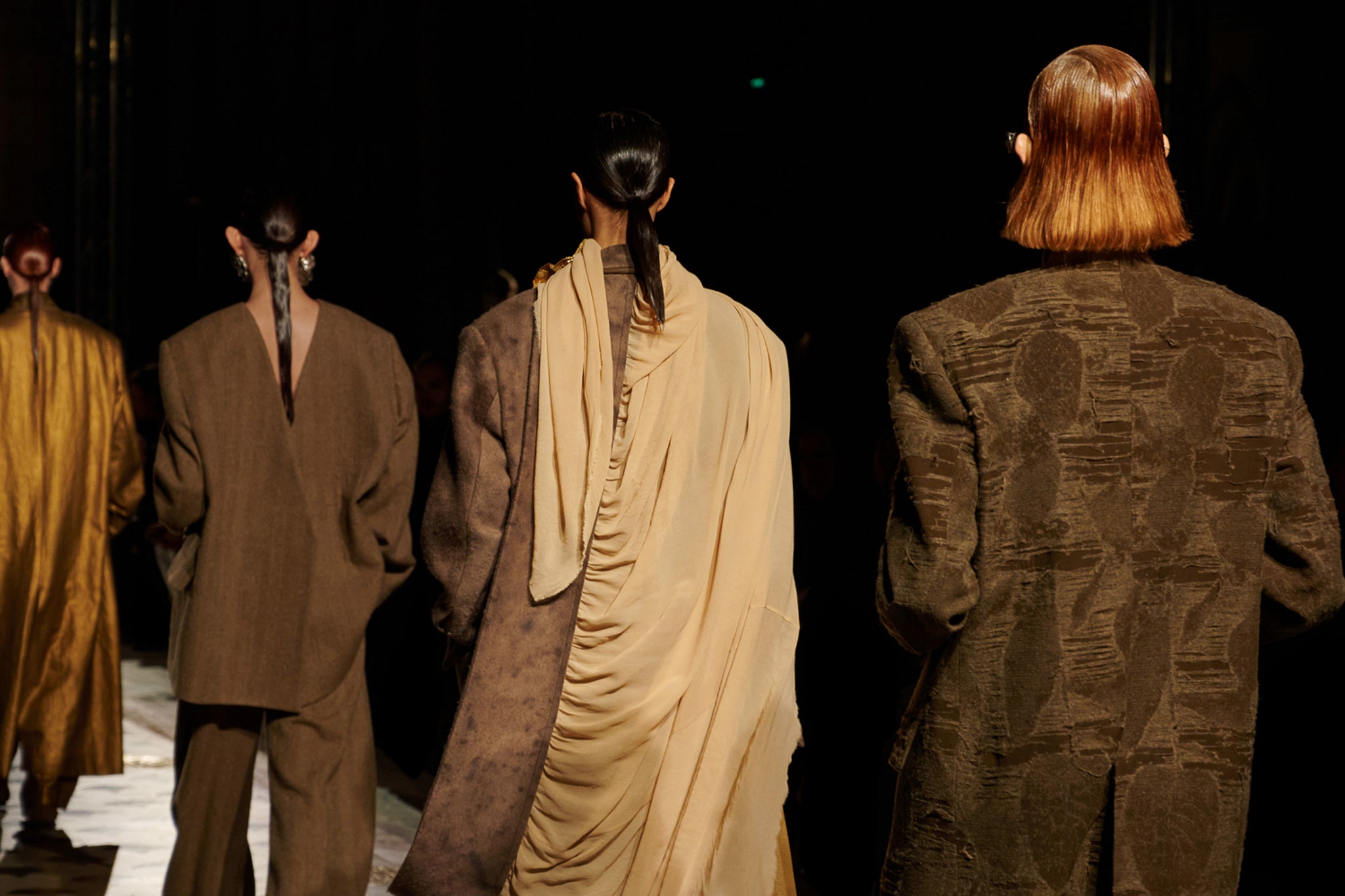 UMA WANG FW24 RUNWAY & BACKSTAGE – Lucentement