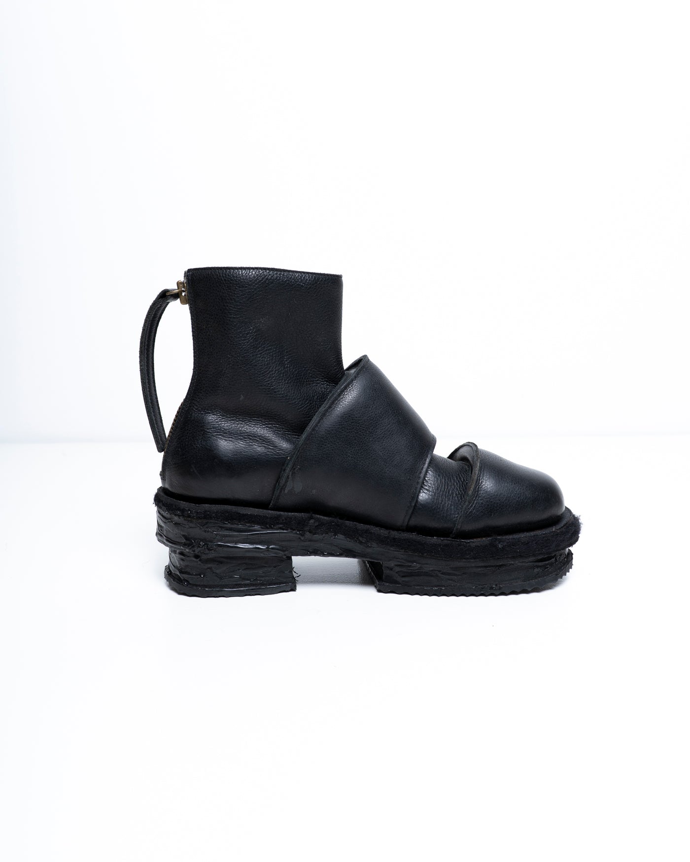 S036 BACK-ZIP BOOTS