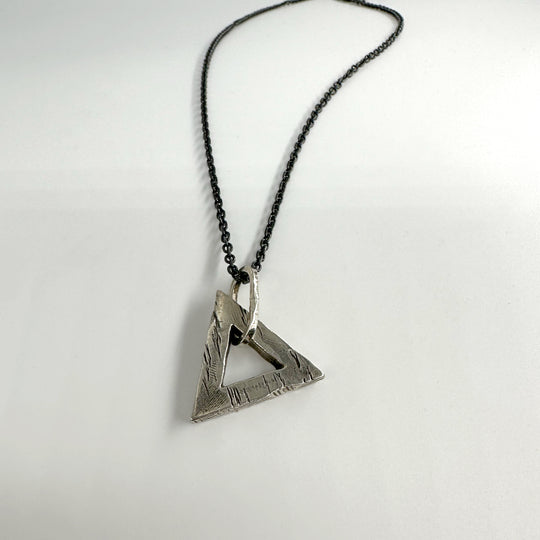 TRIANGLE NECKLACE – Lucentement